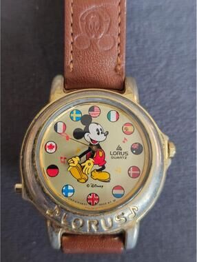 Vintage Mickey Mouse Lorus Quartz Watch V421-0020 (needs battery)